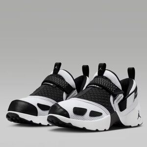 Jordan Trunner LX Sneaker Women’s Nike Size 7 Shoe Black White NEW in Box